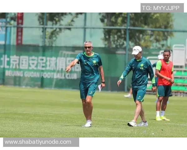 国安队员昨晚齐聚塞蒂恩住处送别情深意重温暖时刻 国安队员昨晚齐聚塞蒂恩住处送别情深意重温暖时刻