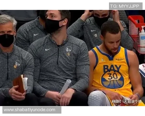 库里股四头肌受伤将缺席约一周球迷松一口气无更严重问题