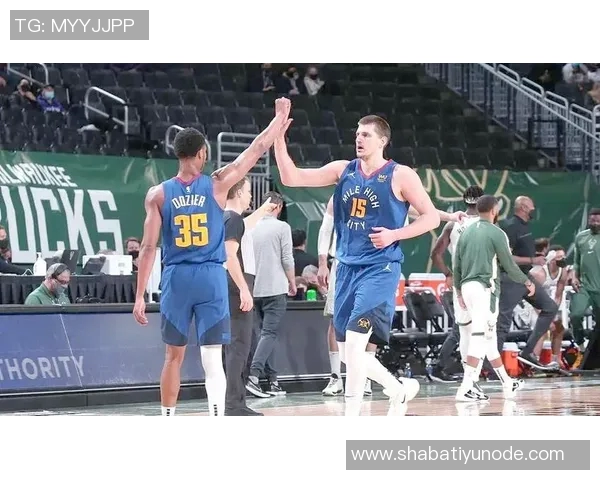 约基奇称赞小内姆哈德表现出色14中12砍下28分展现惊人状态 约基奇称赞小内姆哈德表现出色14中12砍下28分展现惊人状态