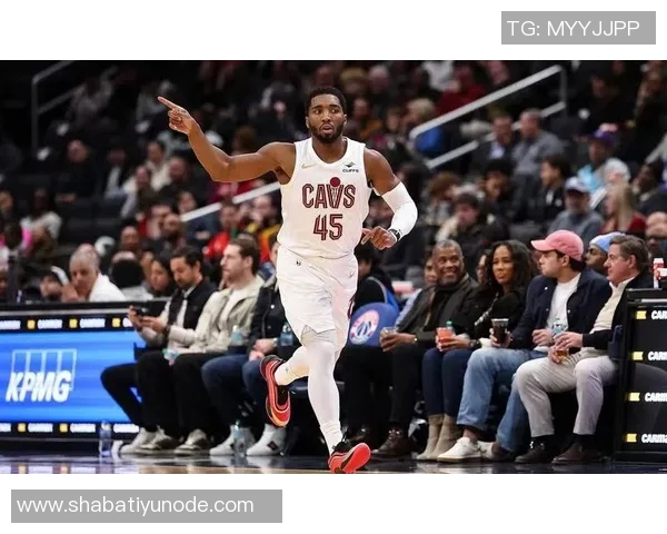 米切尔全能表现力挽狂澜砍下34分10板7助攻助球队逆转胜利 米切尔全能表现力挽狂澜砍下34分10板7助攻助球队逆转胜利